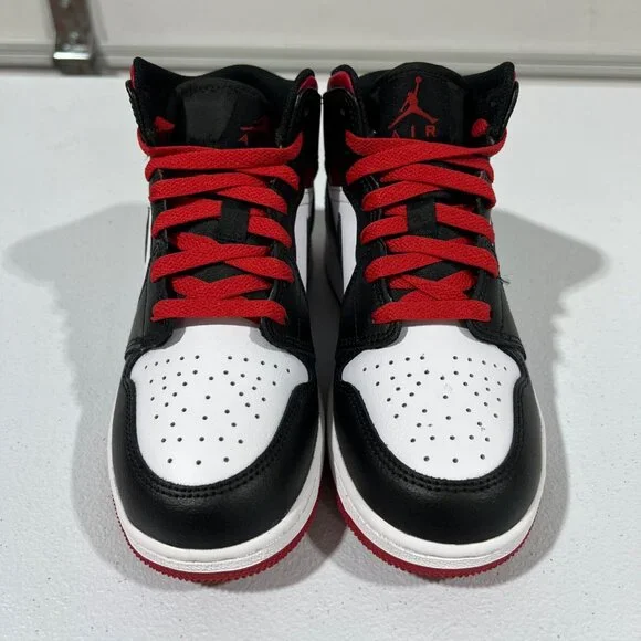 NIB NIKE AIR JORDAN 1 MID SZ 4Y YOUTH